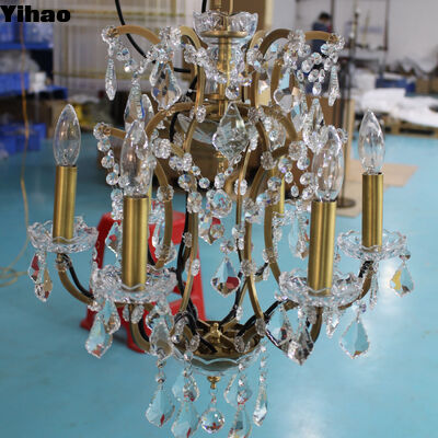Lüks Brass Body Crystal Shade Chandelier ile 3500K sıcak beyaz LED oturma odası ve otel lobisi için