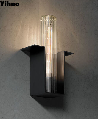 Modern dekoratif duvar aydınlatması için yüksekliği ayarlanabilir ve 3000K sıcak beyaz ışıkla Yihao Dışarıda Bakır Duvar Lambaları